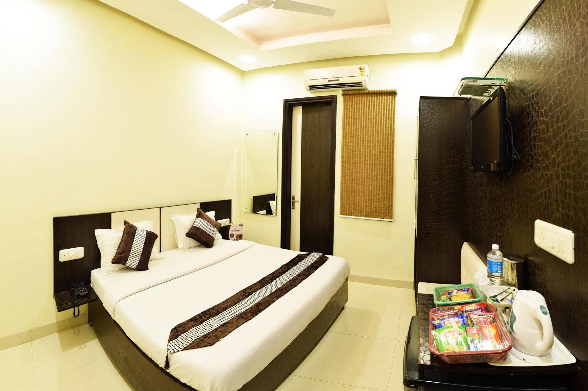 Capital O 4087 Hotel Akaal Residency 암리차르 외부 사진