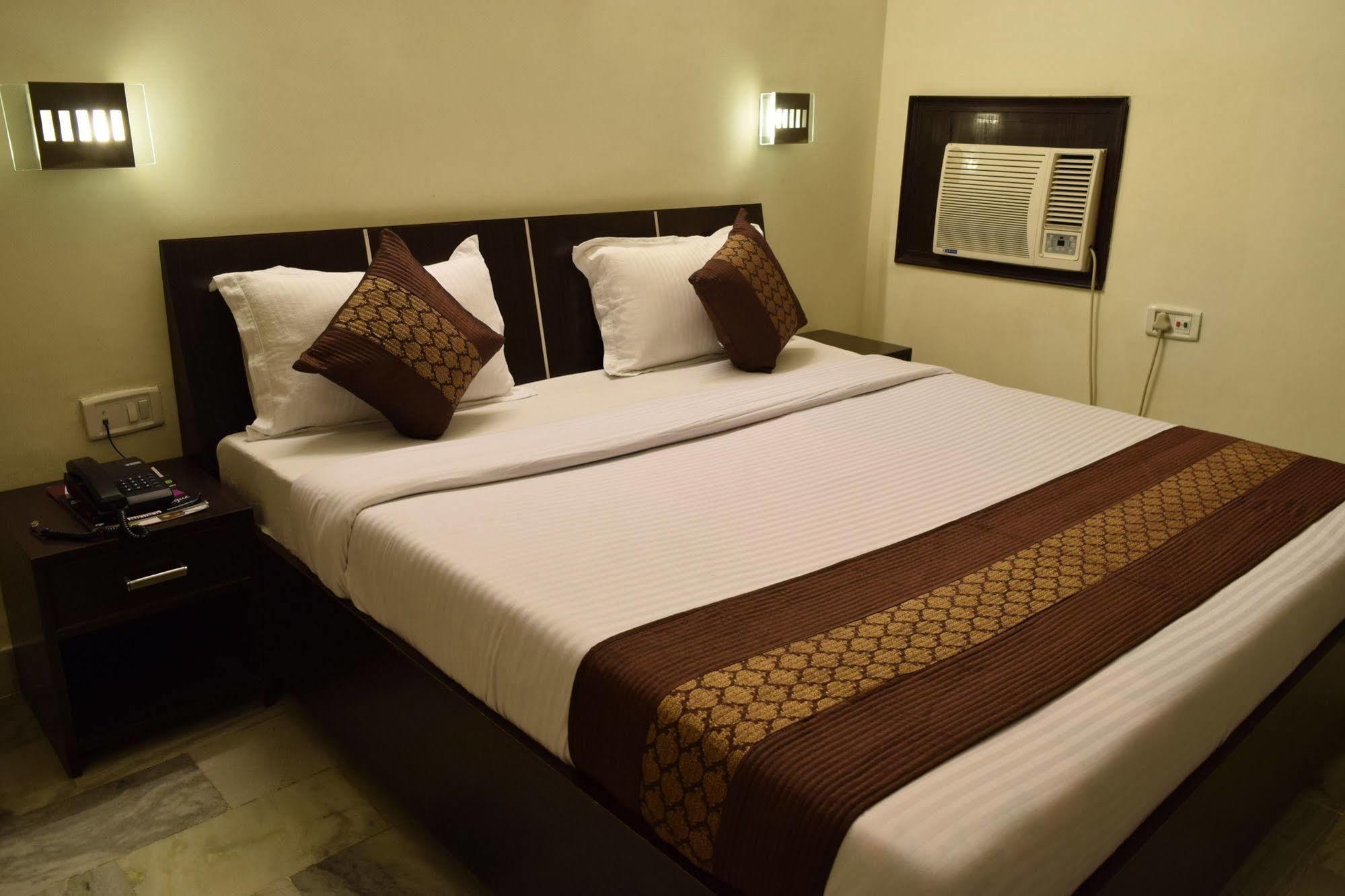 Capital O 4087 Hotel Akaal Residency 암리차르 외부 사진